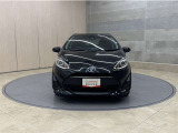 お車購入のポイントとなるフロントマスクです!シャープな目つきが印象的なデザインのヘッドランプです。