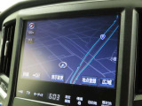 メーカー装着のナビを装備しております。