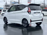 車線逸脱警報、車両が車線をはみ出す可能性がある場合に警報音と警告表示でドライバーに知らせてくれます。
