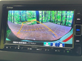 【バックカメラ】駐車時に後方がリアルタイム映像で確認できます。大型商業施設や立体駐車場での駐車時や、夜間のバック時に大活躍!運転スキルに関わらず、今や必須となった装備のひとつです!