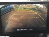 バックモニター付きで、車庫入れやバック時の後方確認をサポート。