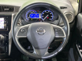 インテリアに合わせたデザインのステアリングは、運転される方のことも考え、運転しやすい形状、大きさです。是非一度、実際に触ってお確かめください。