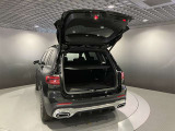 トランク容量は同一他社車両より広く、旅行やゴルフ等様々な場面で役立ちます。