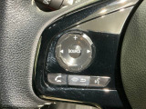 ステアリングにオーディオ操作スイッチが付いています。オーディオ画面に直接タッチしなくても操作が出来ますので、運転に集中できます。