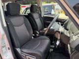 運転席シート廻りは使用感も少なく、良好な状態となっています。前オーナー様が丁寧に使っていたことがよくわかりますね。
