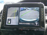 【アラウンドビューモニター】空から見下ろした映像がナビ画面にて確認可能です。駐車もラクラクですよ♪