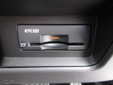 【ETC2.0】料金所の通過だけではなく、渋滞情報等を受信して純正ナビと連動して情報を反映させられます! 一部高速道路などの割引きや、一時退出からの再入場が可能というメリットもあります♪