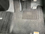 フロアマットを装備しております。