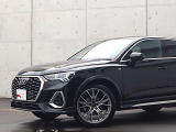 ●Audiが最初に採用したLEDポジショニングランプ。シャープなラインで昼間でも点けていたいと思うほど上品でオシャレです。夜間走行時はさらに目立ちます!