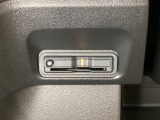 ハンドルの左下にETCがついています。高速道路の料金所の通過も楽々です。 カードの取り出しもしやすい場所についています。
