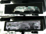 車両後方のカメラ映像をミラー面に映し出して、いつでもクリアな後方視界を確保する、インテリジェントルームミラー!