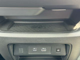 ワイヤレス充電+USBも対応です!