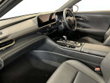 見通しのよいすっきりとした視界で、誰でも運転しやすいです。運転のしやすさは疲れにくさにも繋がりますよ♪