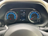 視認性の高いメーターで運転情報を的確に把握できます
