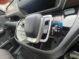 インパネシフトだから視線の移動も少なく足元もスッキリ♪運転席もゆったりしているのでゆとりを持ってドライブできますね!