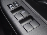 パワーウィンドウなので、窓の開閉もらくらくです!