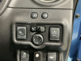 狭い駐車場で便利な電動格納ドアミラーが付いています。