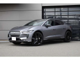 シャープなLEDテールランプと流麗なクーペフォルム。ワイドで安定感のあるリアビューが、I-PACE Dynamic HSEならではの存在感を際立たせます。