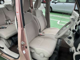 運転席は広くゆったりとした空間です。