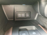 充電用USB端子付き。スマートフォンなどの充電に便利です。