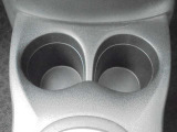 センターにドリンクホルダーがあり便利です