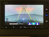 バックでの車庫入れも安心です! リアカメラが付いているバックモニター付のナビを装備しております。操作線もついており距離感も画面から確認できます。
