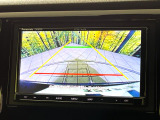 【バックカメラ】駐車時に後方がリアルタイム映像で確認できます。大型商業施設や立体駐車場での駐車時や、夜間のバック時に大活躍!運転スキルに関わらず、今や必須となった装備のひとつです!