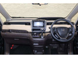 操作性に優れた運転席となります!小物入れや各ボタンの配置にこだわり、使いやすいです!座り心地もよく視認性も良好なのでロングドライブもお任せ下さい!