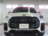 フロントフェイスはMINIアイコンとして永らく愛されるデザイン性の良さと、ブランドの魅力を感じる事ができます。