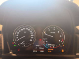 基本プラン『運転』に対するBMWのこだわりはメーターパネルにも表れております。視野性の良いメーターパネルは疲労感の軽減と、運転の楽しさをもたらしてくれます。