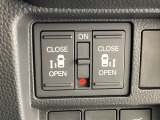 【両側パワースライドドア】です。リモコンや運転席のスイッチ操作で楽々自動開閉。