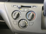 寒い冬も暑い夏も全席に快適な空調を届けてくれる、ダイヤル式エアコンを装備♪