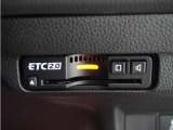 ◆ETC2.0◆進化したドライブ体験。料金収受システムだけだったETCが生まれ変わって、高速道路を賢く使うETC2.0に進化しました。多彩な情報サービスが便利で快適なドライブ体験を提供します。