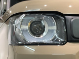 LEDヘッドライトは、点灯の瞬間から最大光量を発揮し、突然暗くなるトンネルなどでの安定感を高めます。