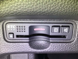 【ETC車載器】カードを挿すだけで準備完了。支払い待ちの渋滞を横目に、スマートに目的地へ向かえます。今の時代のドライブには欠かせない相棒です。利用には、車両情報を登録する別途セットアップが必要です。