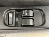 パワーウィンドウです!運転席でラクラク操作!元気なお子様やワンちゃんのイタズラも防いでいただけますよ。