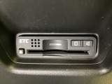 ハンドルの右下にETCがついています。高速道路の料金所の通過も楽々です。カードの取り出しもしやすい場所についています。