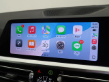 【アップルカープレイ】iPhoneがBMW車両とワイヤレスで接続されます。Apple CarPlayでは、オーディオストリーミングやメッセージングアプリがディスプレイに表示されます。