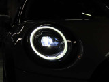 LEDオートヘッドライトを搭載しております。前方を明るく照らし夜間走行時に非常に重宝いたします。