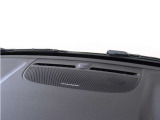 【harman/kardon】世界のオーディオファン垂涎のプレミアムサウンドシステムを搭載。原音に近い音場空間を忠実に再現。乗る人すべてに最良の音響体験を提供します。