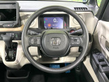 インテリアに合わせたデザインのステアリングは、運転される方のことも考え、運転しやすい形状、大きさです。是非一度、実際に触ってお確かめください。
