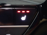 運転席と助手席には、【シートヒーター】が装備されています。温度調整も切り替えができお好みの設定で快適なドライブを楽しめます。腰から下が暖まると、暖房よりも体があったまりますよ。