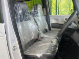 運転席まわりには十分なスペースがあり、大柄な方でもゆったり運転していただける環境です。