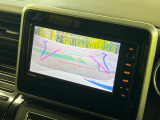 【バックカメラ】駐車時に後方がリアルタイム映像で確認できます。大型商業施設や立体駐車場での駐車時や、夜間のバック時に大活躍!運転スキルに関わらず、今や必須となった装備のひとつです!