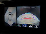 上空から俯瞰した映像で周囲の状況を確認出来る全周囲モニターです。これなら狭い駐車場でも安心ですね。