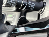 【パドルシフト(AT車)】MT車と同じように好きなギアで走ることができます!ステアリングから手を離さずに指先だけでシフト操作ができ、よりスポーティな走りをお楽しみいただけます。