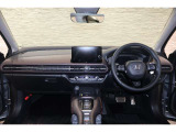操作性に優れた運転席となります!小物入れや各ボタンの配置にこだわり、使いやすいです!座り心地もよく視認性も良好なのでロングドライブもお任せ下さい!