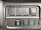 両側が電動スライドドアで、左右どちらからでも乗り降りOK。更に運転席のスイッチ、インテリキーのボタンでも開閉自在。挟み込み防止機能も安心です!