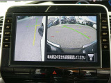 サイドブラインドモニター!!狭い道でのすれ違いで助手席側前方などの死角を減らし、壁などへの接触防止をサポートします。