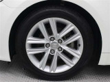 純正アルミホイールは精度が高く、走行の安定性が優れています。タイヤサイズ215/60R17